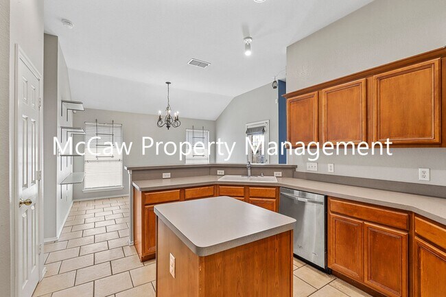 Foto del edificio - Clean 3/2 1705 Sqft. Home with Solar locat...