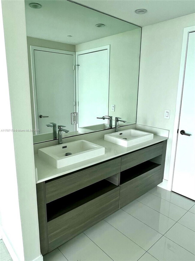 Foto del edificio - 460 NE 28th St