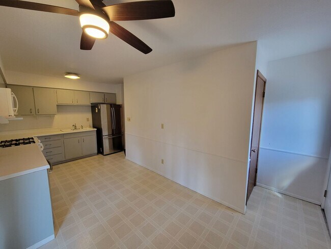 Foto del edificio - 1223 Lilac Ln