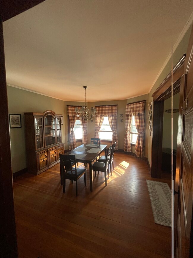 Building Photo - 830 Plymouth Ave