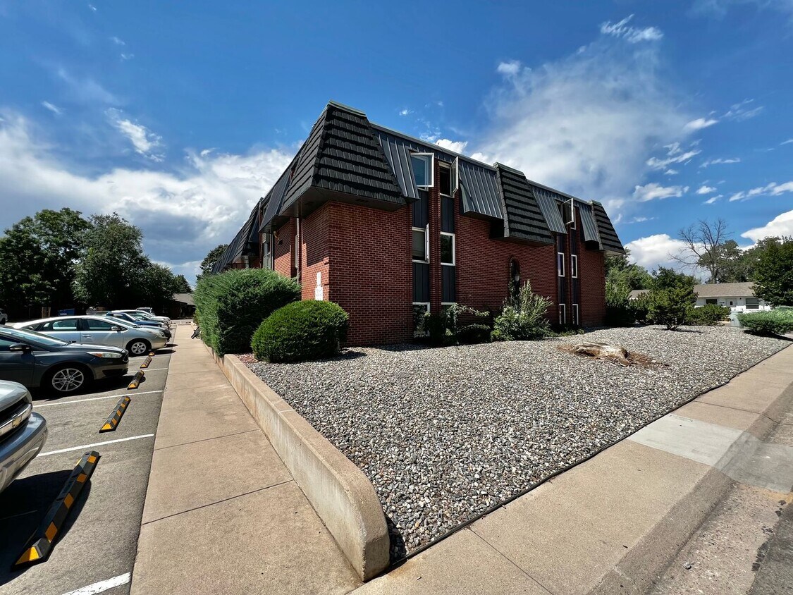 Primary Photo - Robertson1001 (KC-DT)