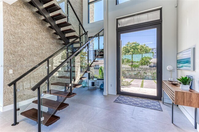 Foto del edificio - 2817 NE 35th St