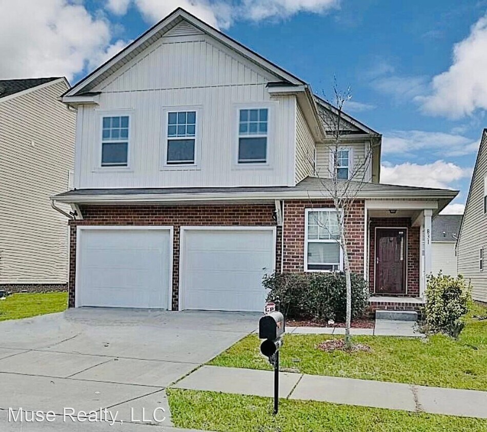Primary Photo - 4 br, 2.5 bath House - 831 Yale Street