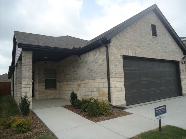 Building Photo - 501 Green Gables Dr