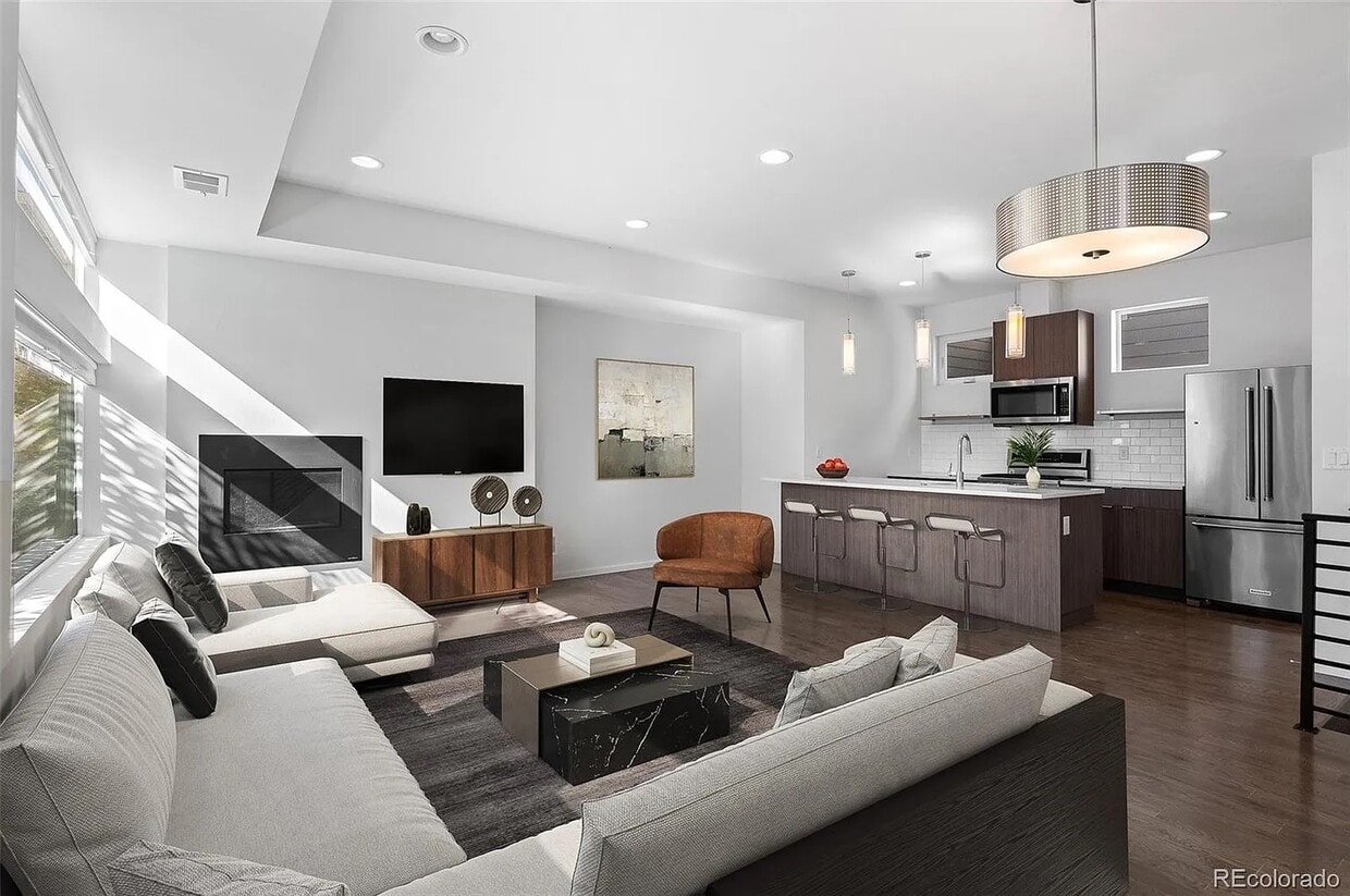 kitchen and living room - 1238 Quitman St