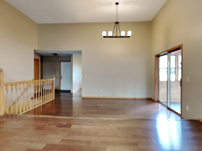 Building Photo - HOLIDAY SPECIAL!! 4 Bedroom, 3 Bathroom Ho...