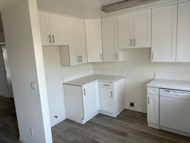 Lots of cabinet storage! - 18071 Beneda Ln