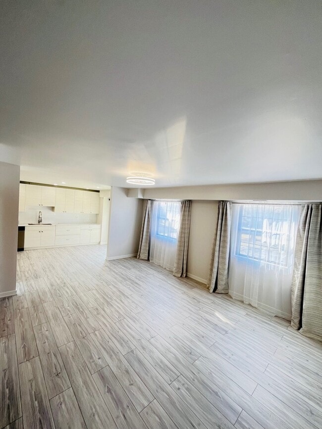 Building Photo - 1486 W Jefferson Ave