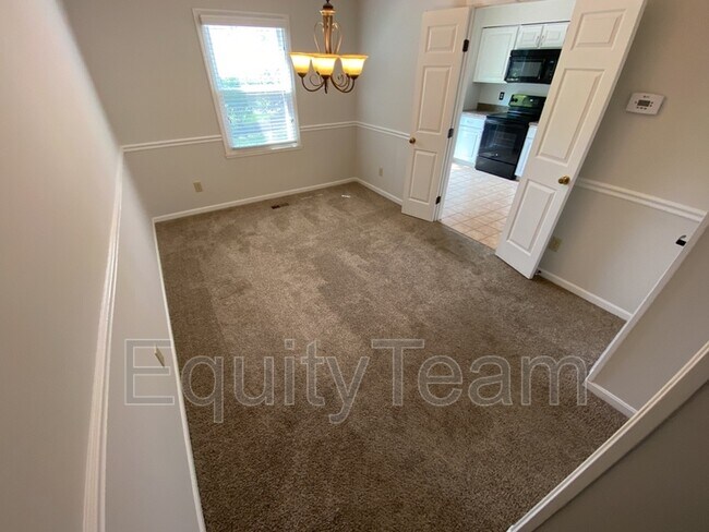 Building Photo - 9133 Dominion Cir