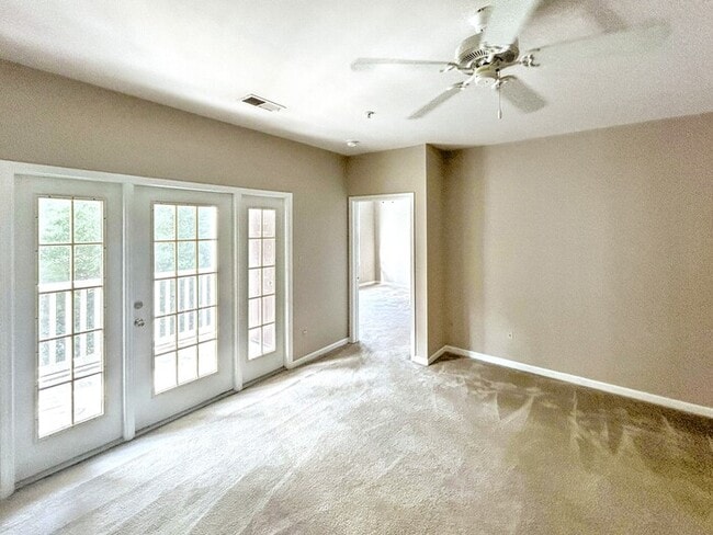 Building Photo - 704 Bristol Village Dr