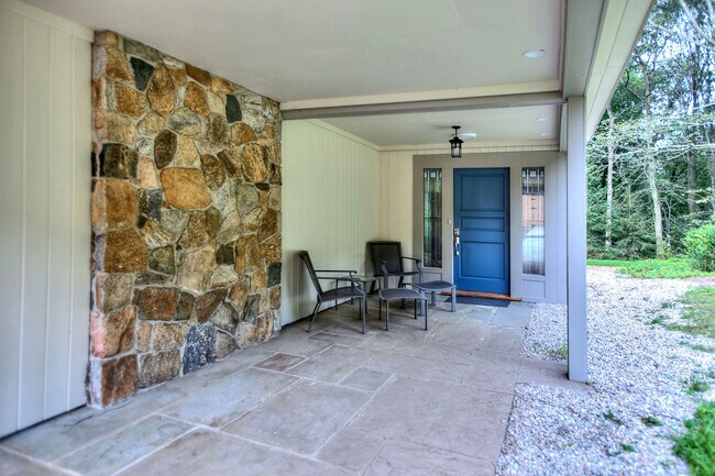 Building Photo - 208 Bayberry Ln