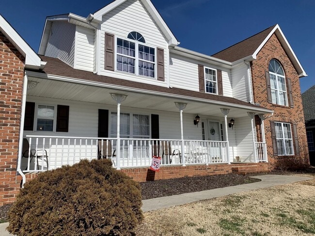 Foto del edificio - 124 Charlton Ct