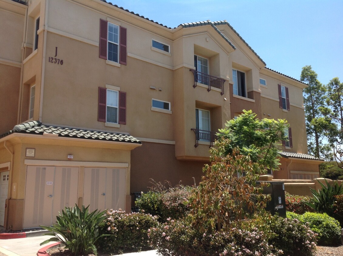 Foto principal - ***GORGEOUS 2 BED 2BATH CONDO***DEL MAR***...