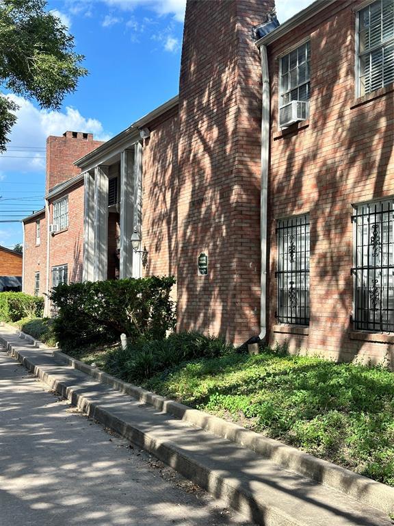 Building Photo - 2711 Briarhurst Dr