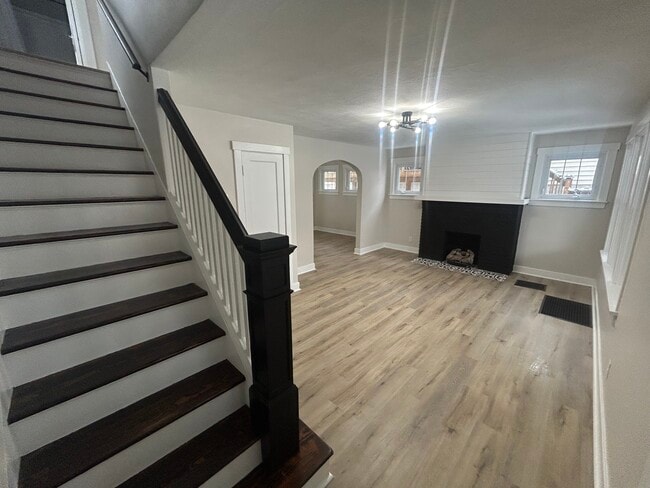 Building Photo - 746 McDonald St