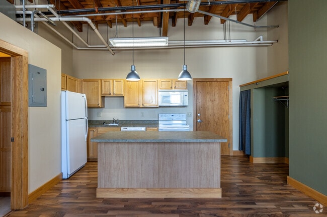 Studio - 693SF - Kitchen - Kassenborg Apartments