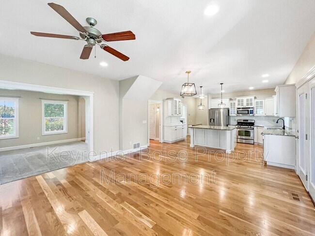 Building Photo - 11086 W Petunia Dr