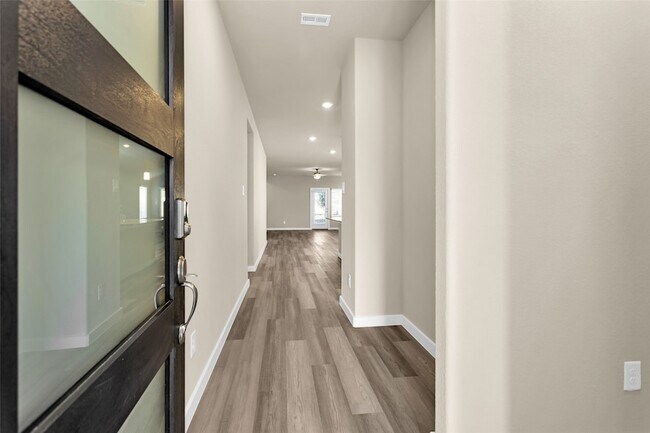Building Photo - 18095 Martin Pines Dr