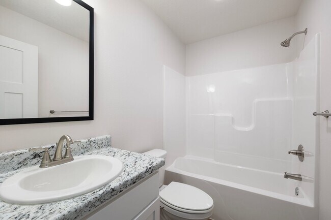 Foto del edificio - BRAND NEW 3 BEDROOM HOME - BOLIVAR, MO