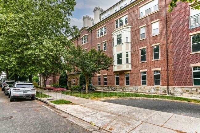 Building Photo - 1633 N Colonial Ter