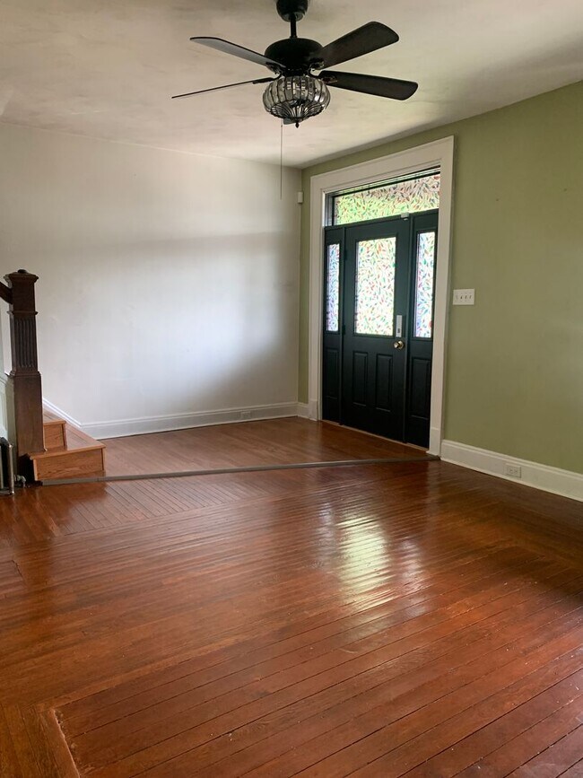 Building Photo - Home in Mount Washington!