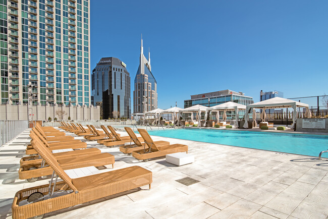 7th floor pool deck. Breezy! - 515 Church St