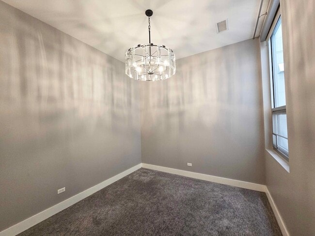 Foto del edificio - 1100 W Adams St