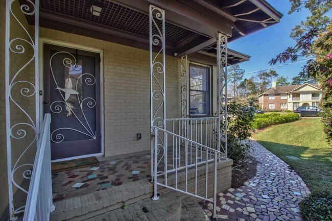 Building Photo - 1563 Fernando Dr