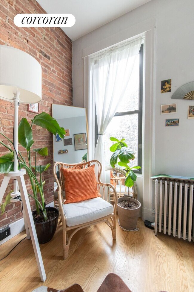 Foto del edificio - 989 Seneca Ave