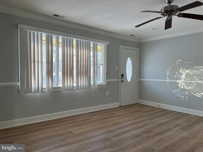 Foto del edificio - 7925 Ashboro Dr