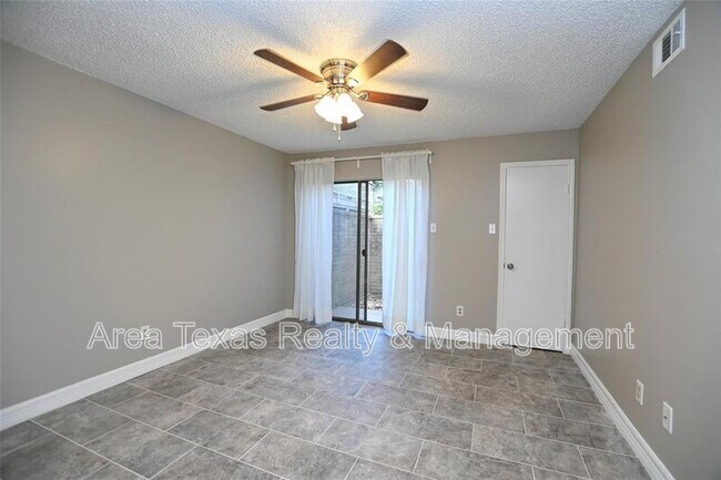 Building Photo - 8525 Sands Point Dr