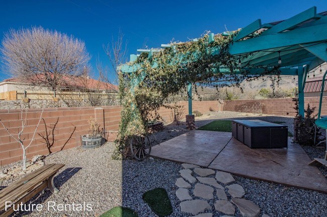 Building Photo - 6 br, 3 bath House - 437 Palo Duro