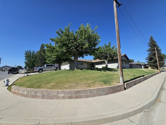 Building Photo - 2801 Loyola St