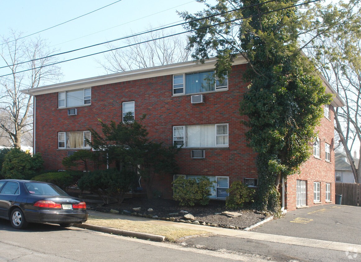 Primary Photo - 2025 Oliver St