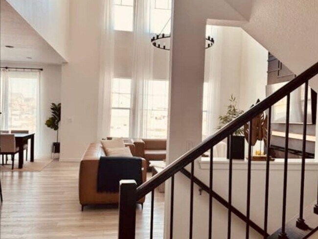 Foto del edificio - 5 Bedroom Single Family Home in Aurora