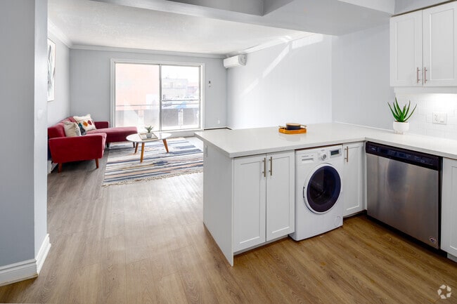1 BR 1 BA 500 SF - 16 Summit Avenue
