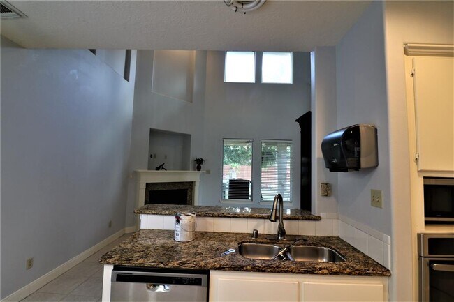 Building Photo - 21518 Highland Knolls Dr