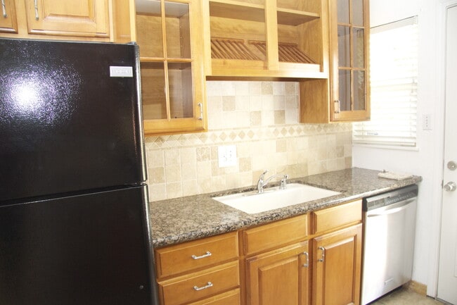 Building Photo - 43293 Sweetwood St