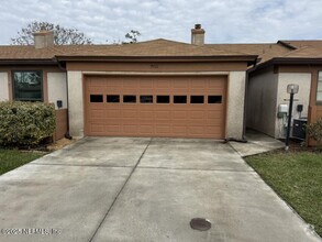 Building Photo - 9721 Fawn Brook Cir N