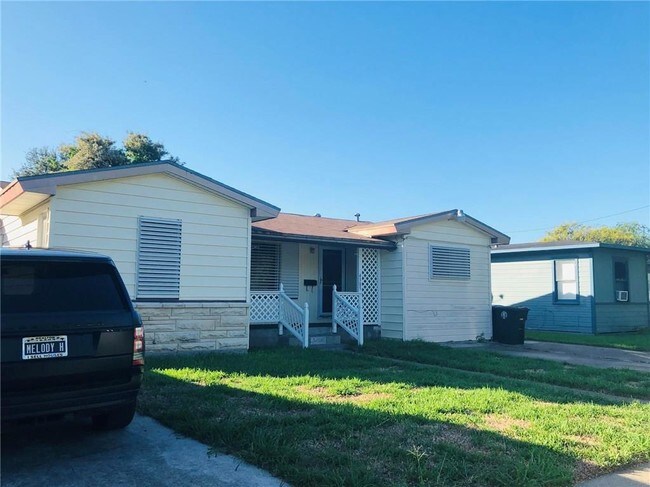 Building Photo - 4305 Aspen St