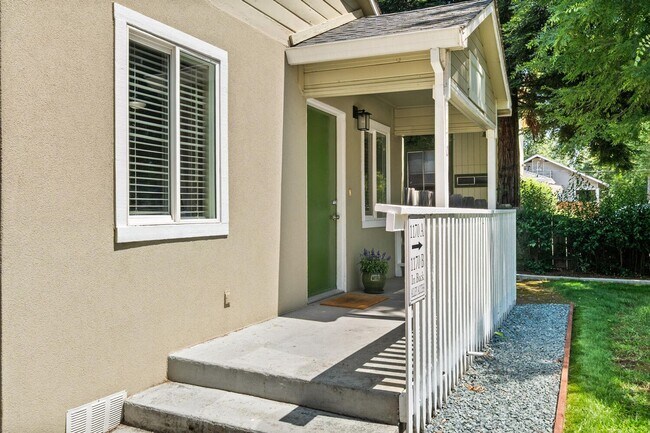 Foto del edificio - Available Now. Cute Home located in quiet ...