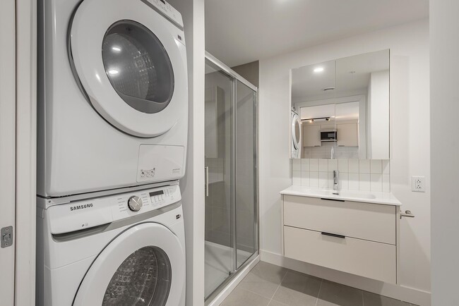 Building Photo - S203