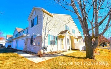 Building Photo - 1949 Mockingbird Ave