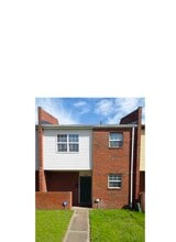 Building Photo - 903 Sherman Ln