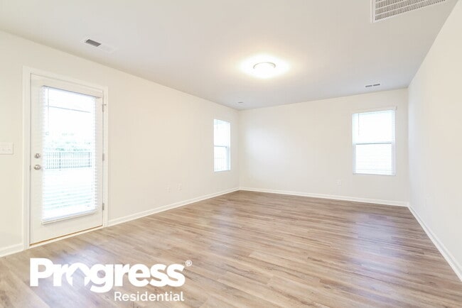 Building Photo - 815 Willowmere Way