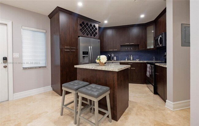 Building Photo - 1723 NE Miami Gardens Dr