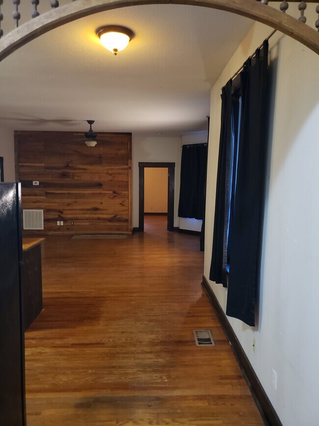 Building Photo - 1422 Coker Ave