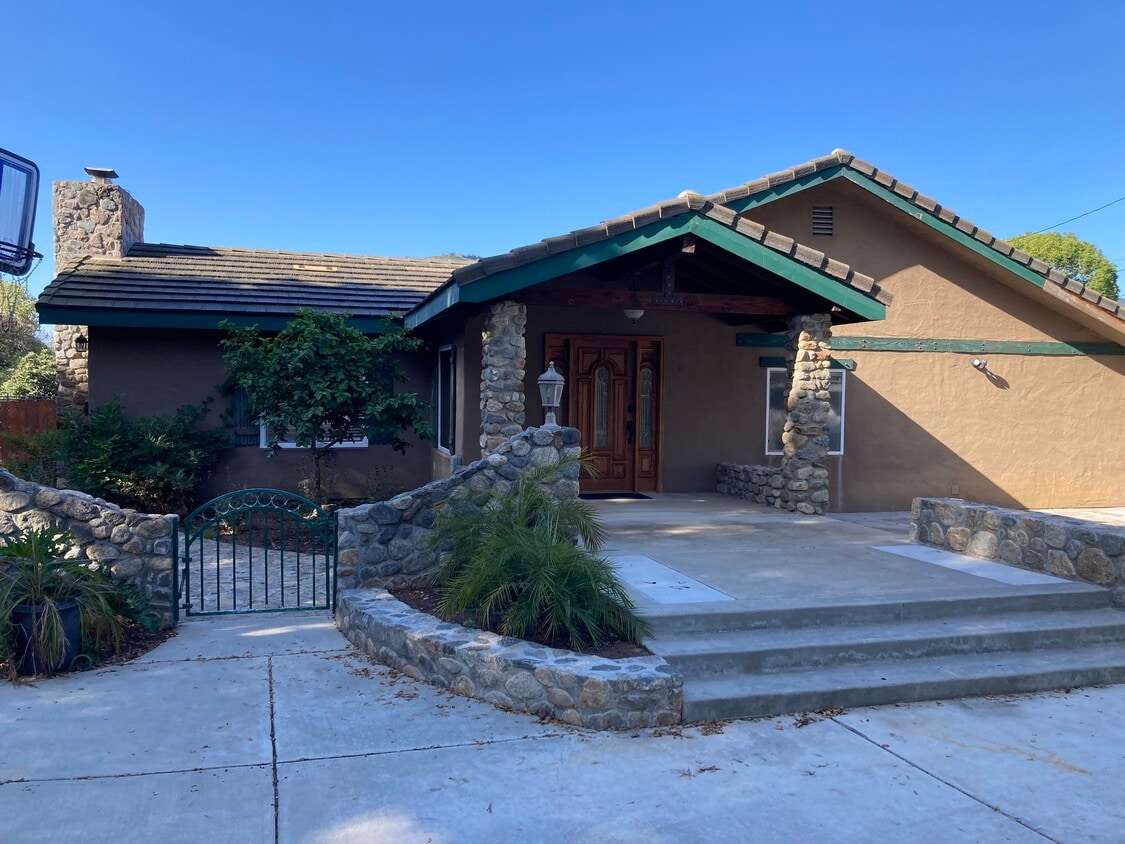 Primary Photo - 14931 Adams Dr