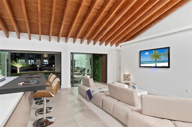 Foto del edificio - 207 Holiday Dr