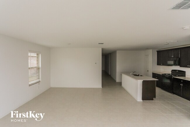 Building Photo - 1157 Crestview Dr